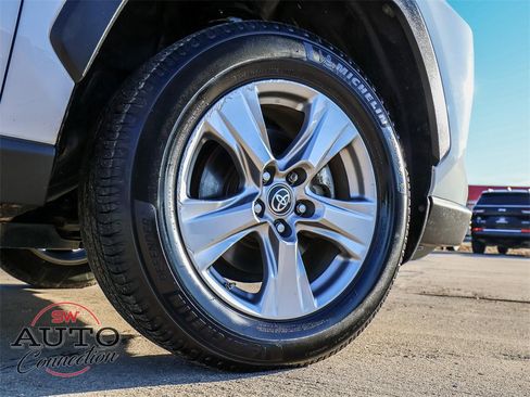 Used 2022 Toyota RAV4 LE image 10