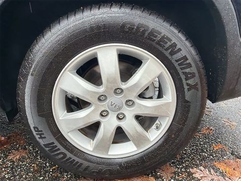 Used 2013 Kia Sorento LX w/ Value Pkg image 9