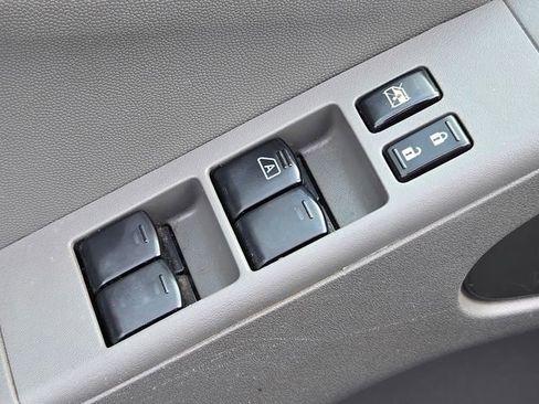 Used 2019 Nissan Frontier SV image 13