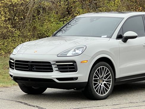 Certified 2022 Porsche Cayenne Platinum Edition image 11