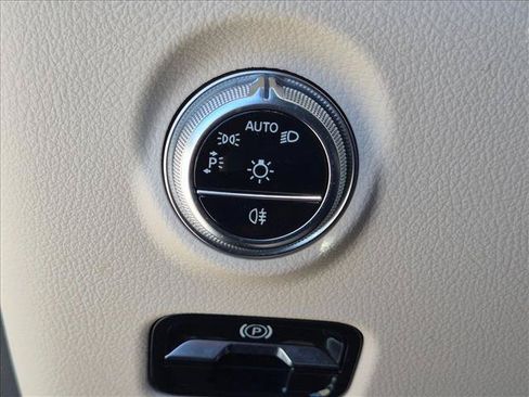 Used 2024 Mercedes-Benz CLE 300 4MATIC Coupe image 12