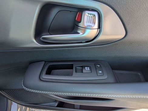 New 2025 Chrysler Pacifica Select FWD image 33