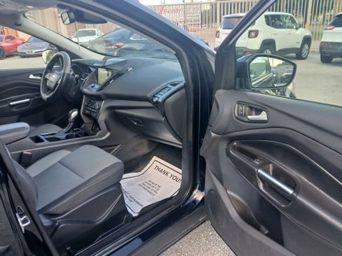 Used 2019 Ford Escape SE w/ Ford Safe & Smart Package AWD/4WD image 10