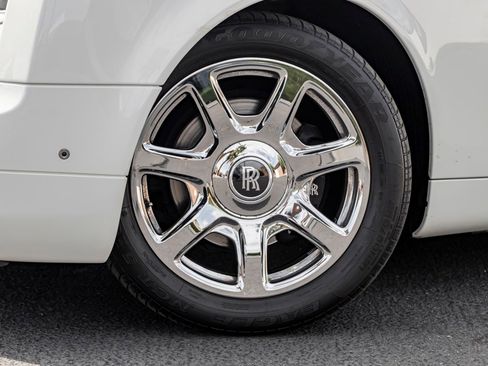 Used 2015 Rolls-Royce Phantom Drophead Coupe image 11