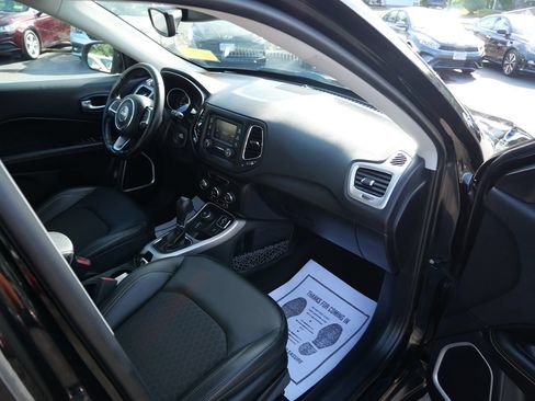 Used 2018 Jeep Compass Latitude w/ Cold Weather Group AWD/4WD image 26