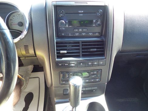 Used 2007 Ford Explorer Sport Trac Limited AWD/4WD image 22