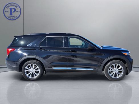 Used 2024 Ford Explorer XLT w/ Equipment Group 202A AWD/4WD image 8