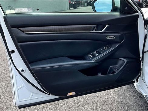 Used 2018 Honda Accord Touring image 18