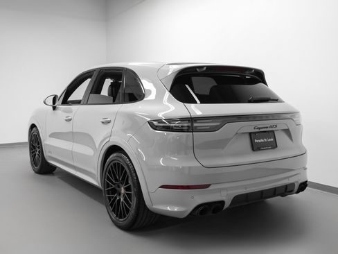 Used 2023 Porsche Cayenne GTS image 3