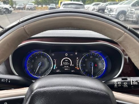Used 2019 Chrysler Pacifica Limited w/ Tire & Wheel Group FWD image 25