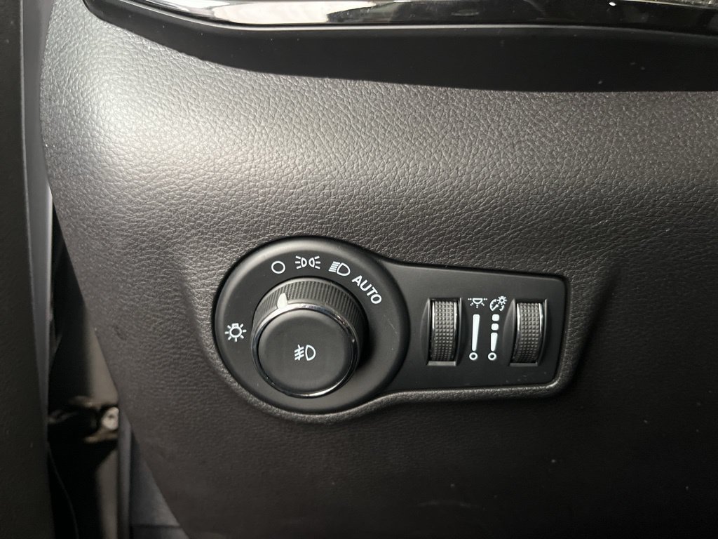 Used 2023 Jeep Compass Trailhawk w/ Trailhawk Convenience Group AWD/4WD image 13