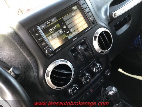 Used 2016 Jeep Wrangler Rubicon AWD/4WD image 14