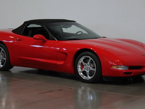 Used 2000 Chevrolet Corvette Convertible w/ Memory Pkg RWD image 15