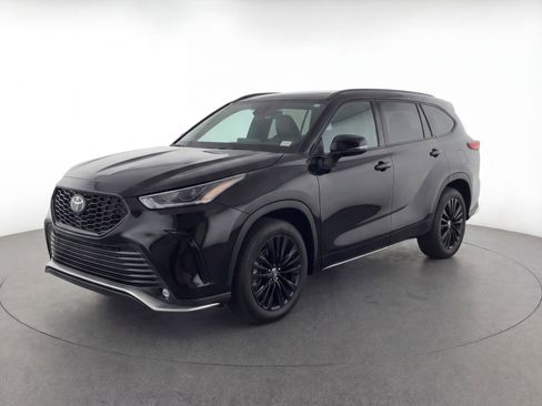 Used 2024 Toyota Highlander XSE image 3