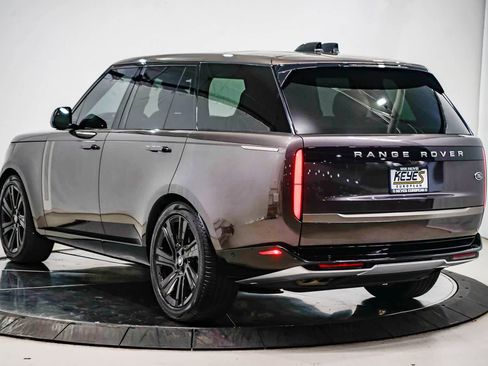 Used 2023 Land Rover Range Rover SE image 2