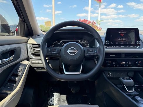 Used 2023 Nissan Rogue SV FWD image 14