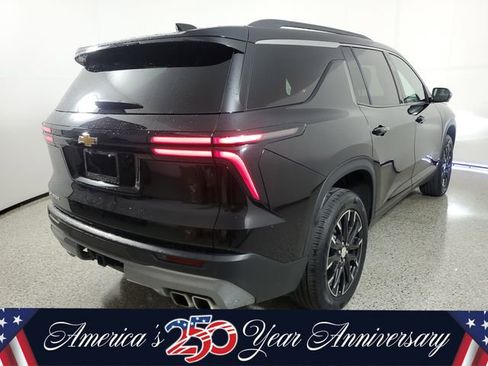 Used 2025 Chevrolet Traverse LT w/ Sun and Wheel Package FWD image 5