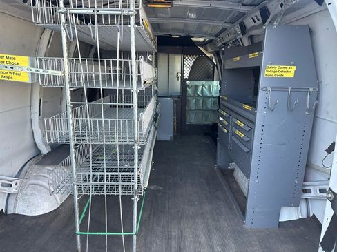 Used 2011 Chevrolet Express 2500 RWD image 16