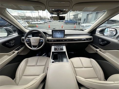 Certified 2023 Lincoln Aviator Standard w/ Premium Package image 3