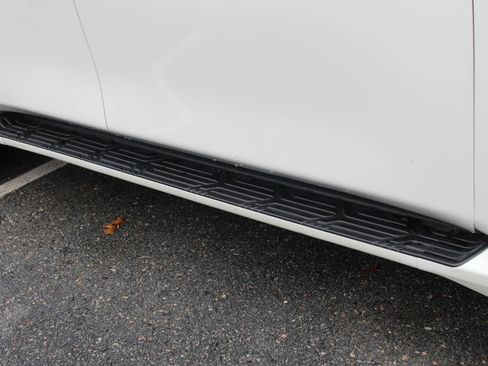 Used 2017 INFINITI QX80 4WD w/ Driver Assistance Package image 36