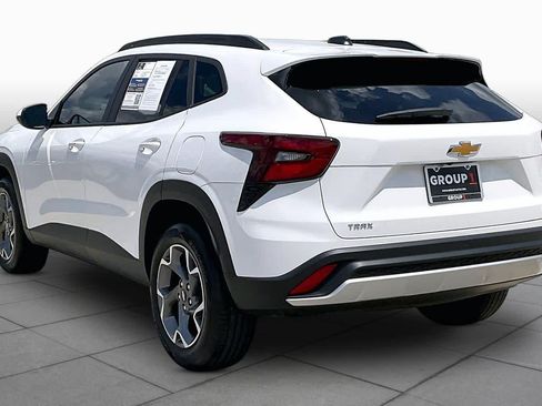 Certified 2026 Chevrolet Trax LT w/ Driver Confidence Package FWD image 12