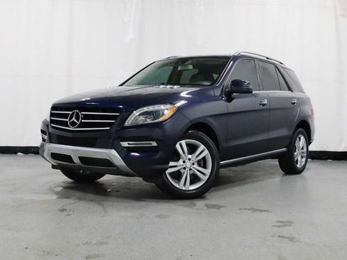 Used 2014 Jeep Cherokee Latitude w/ Cold Weather Group FWD image 2