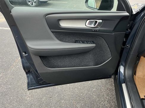 New 2026 Volvo XC40 B4 Core w/ Climate Package image 20