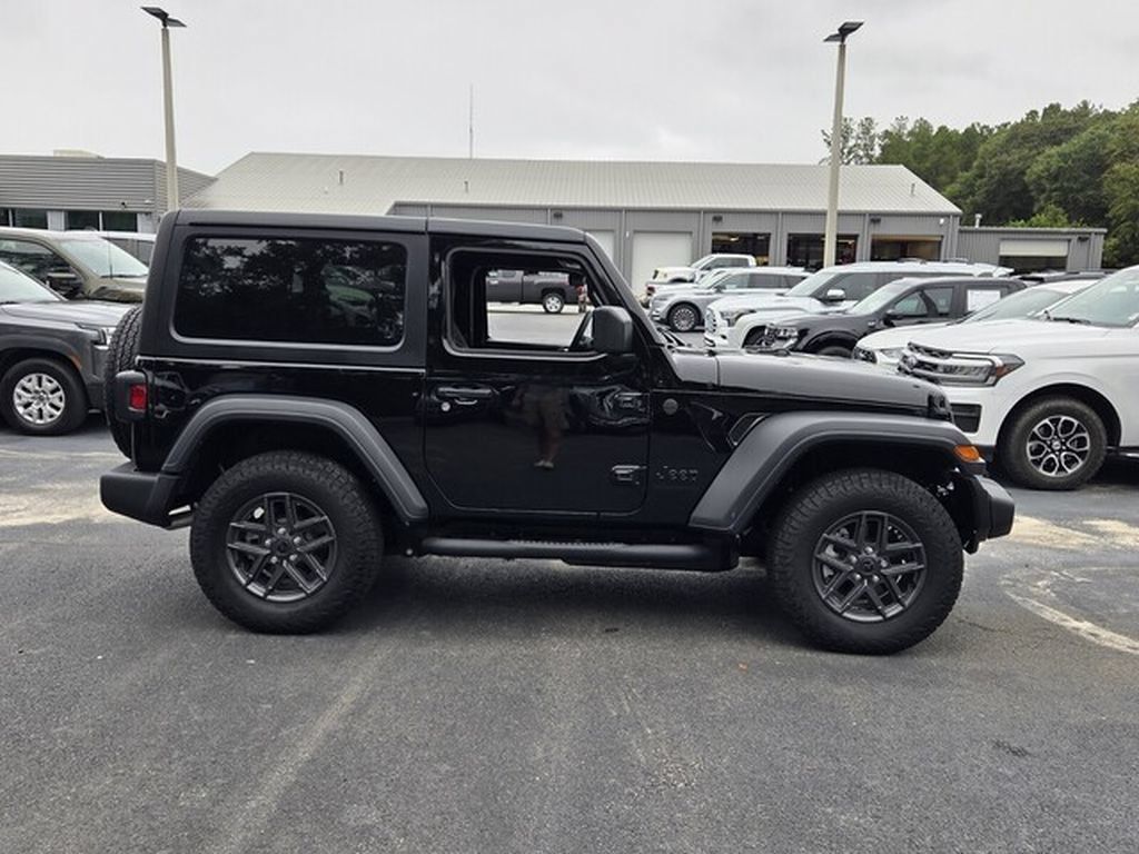 Used 2026 Jeep Wrangler Sport AWD/4WD image 12