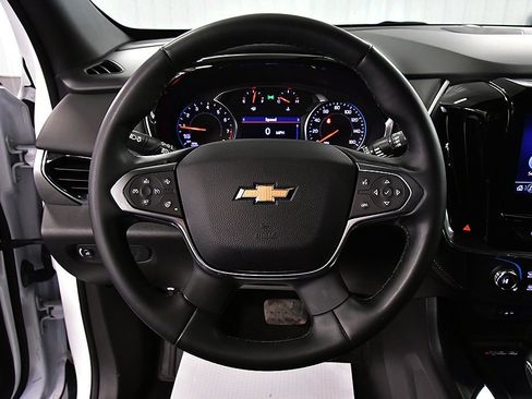 Used 2023 Chevrolet Traverse LT w/ Rear Camera Mirror Package image 18