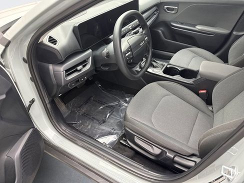 Used 2025 Kia K4 LXS FWD image 9