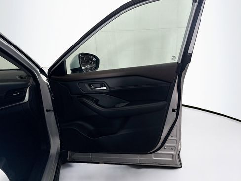 Used 2023 Nissan Rogue SV w/ SV Premium B Package image 31