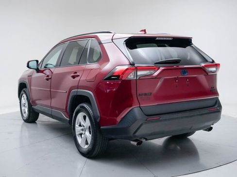Used 2021 Toyota RAV4 XLE w/ Convenience Package AWD/4WD image 3
