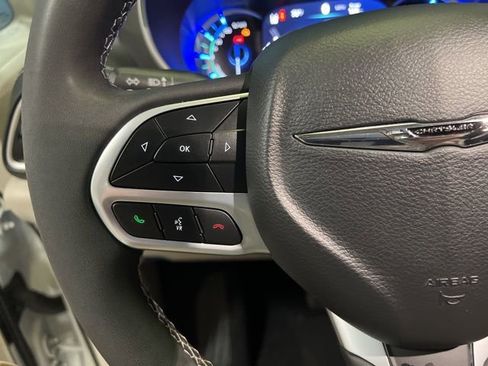 Used 2024 Chrysler Pacifica Limited FWD image 41