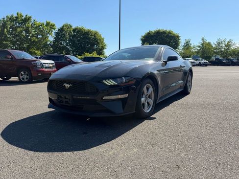 Used 2019 Ford Mustang Coupe RWD image 3