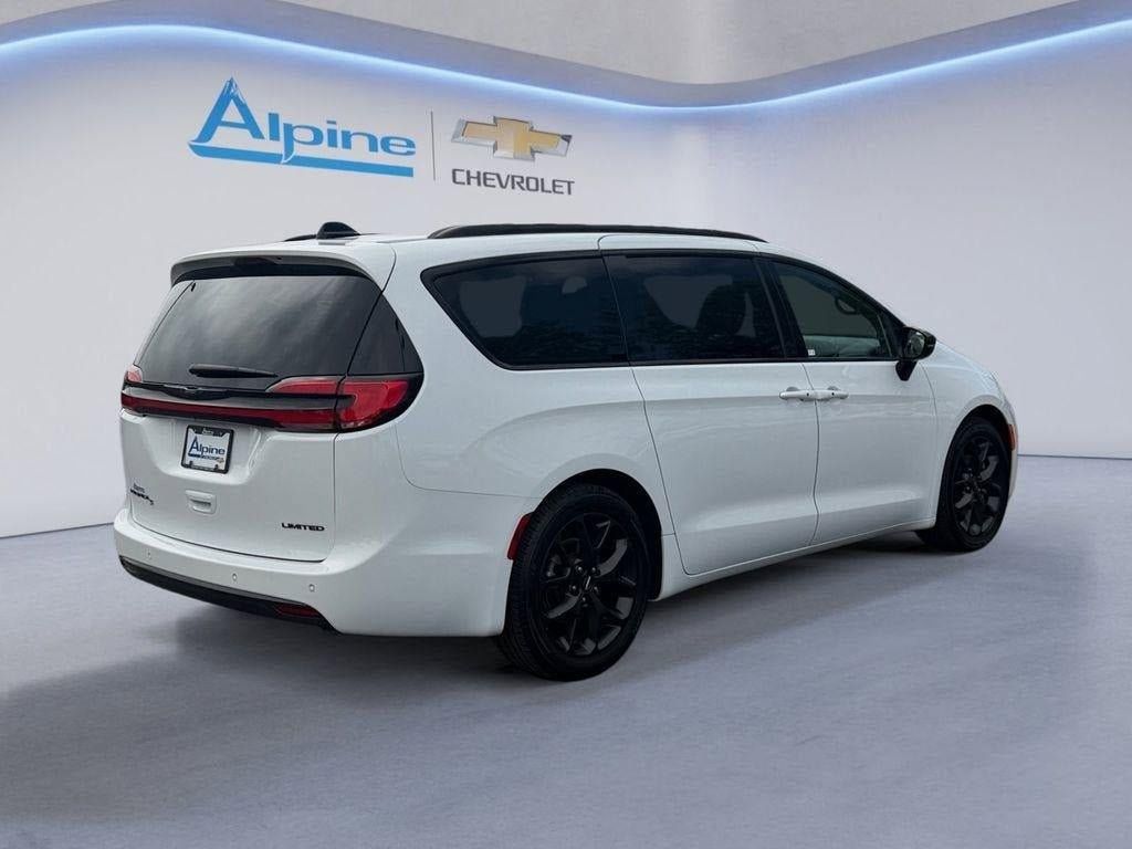 Used 2025 Chrysler Pacifica Limited FWD image 5