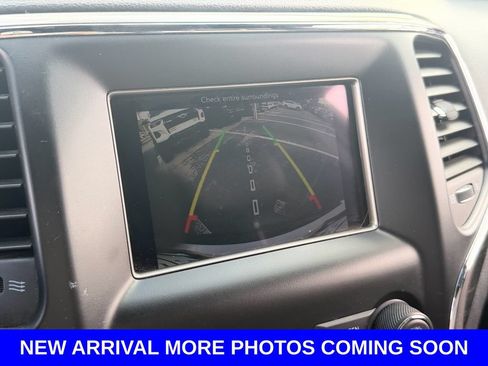 Used 2019 Jeep Grand Cherokee Laredo RWD image 23