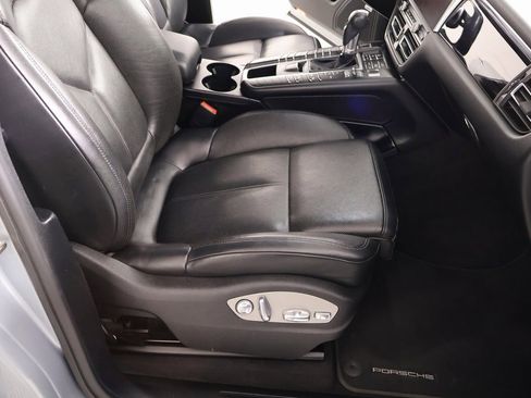 Used 2020 Porsche Macan image 14