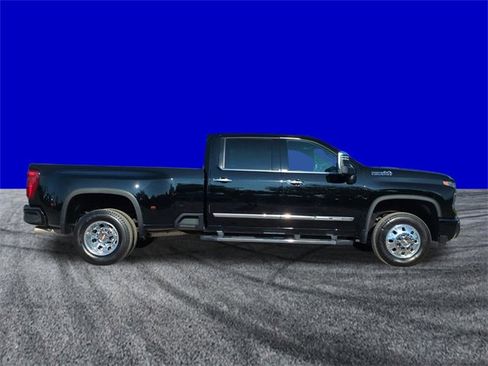 Used 2024 Chevrolet Silverado 3500 High Country w/ Technology Package image 3