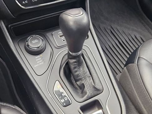 Used 2022 Jeep Cherokee Latitude Lux w/ Mopar Interior Package image 18