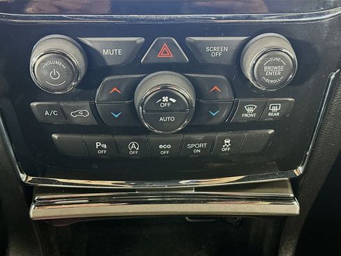 Used 2021 Jeep Grand Cherokee Laredo X image 23