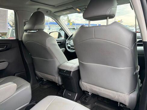 Used 2022 Toyota Highlander XLE AWD/4WD image 35