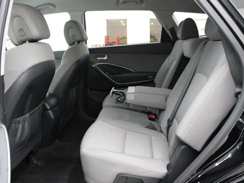 Used 2018 Hyundai Santa Fe SE image 8