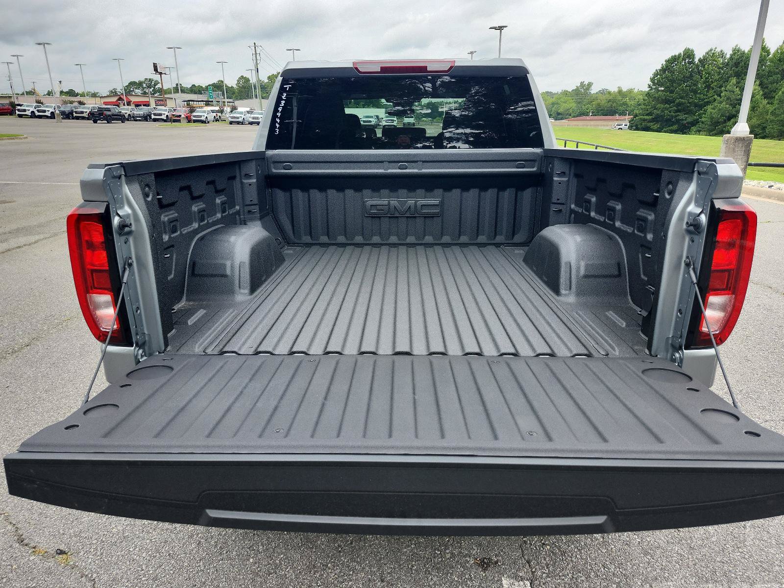 New 2026 GMC Sierra 1500 SLE AWD/4WD image 9