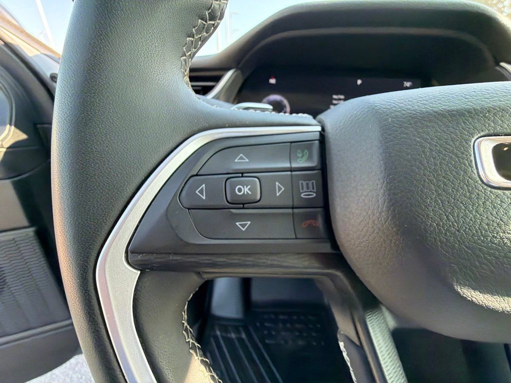 Used 2023 Jeep Grand Cherokee L Laredo AWD/4WD image 21