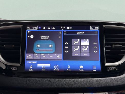 Used 2023 Chrysler Pacifica Touring-L FWD image 26