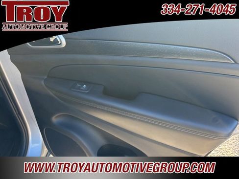 Used 2018 Jeep Grand Cherokee Laredo image 31