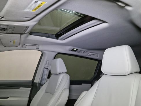 Certified 2024 Honda Odyssey EX-L image 3