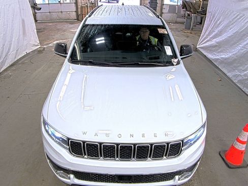 Used 2024 Jeep Wagoneer Series III AWD/4WD image 2