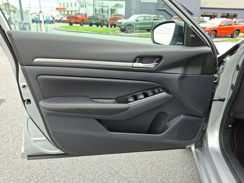 Certified 2024 Nissan Altima 2.5 SR w/ SR Premium Package image 15
