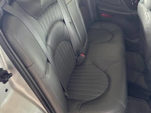 Used 2001 Pontiac Bonneville SE w/ 1SC Opt Pkg image 18